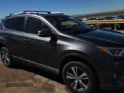 ✅ 2018 Toyota RAV4 XLE • VIN: JTMRFREV2JJ209279 • Lot: 84954225. Wystawiony na Copart z przebiegiem 99 463 mil. Bezpłatny archiwum sprzedaży aukcyjnych z USA i szczegółowy raport historii pojazdu na DreamBid. Zdjęcie 14.