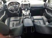 ✅ 2014 Porsche Cayenne • VIN: WP1AA2A20ELA95807 • Лот: 57442775. Опубликован ранее на Copart с пробегом 142 845 миль. Бесплатный доступ к архиву аукционных продаж из США и подробный отчёт об истории автомобиля на DreamBid. Изображение 8.