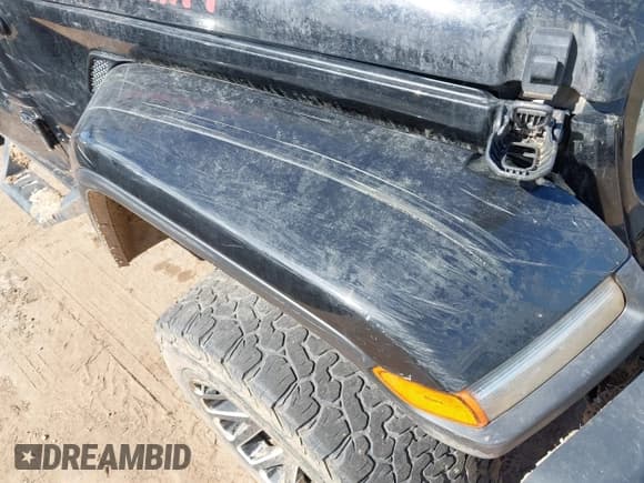 ✅ 2022 Jeep Gladiator Texas Trail • VIN: 1C6HJTAGXNL160784 • Лот: 41796235. Опубликован ранее на IAAI с пробегом 81 783 миль. Бесплатный доступ к архиву аукционных продаж из США и подробный отчёт об истории автомобиля на DreamBid. Изображение 18.