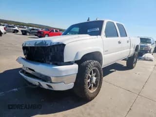 ✅ 2006 Chevrolet Silverado 2500HD LT3 • VIN: 1GCHK23DX6F192217 • Lot: 90885675. Wystawiony na Copart z przebiegiem 334 978 mil. Bezpłatny archiwum sprzedaży aukcyjnych z USA i szczegółowy raport historii pojazdu na DreamBid. Zdjęcie 1.