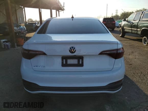 ✅ 2023 Volkswagen Jetta S • VIN: 3VW5M7BU5PM009574 • Лот: 68918125. Опубликован ранее на Copart с пробегом 49 068 миль. Бесплатный доступ к архиву аукционных продаж из США и подробный отчёт об истории автомобиля на DreamBid. Изображение 6.