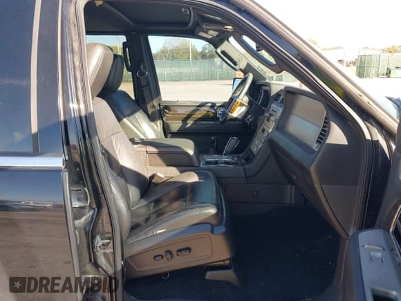 ✅ 2009 Lincoln Navigator • VIN: 5LMFL28549LJ01303 • Lot: 43490477. Wystawiony na IAAI z przebiegiem 192 889 mil. Bezpłatny archiwum sprzedaży aukcyjnych z USA i szczegółowy raport historii pojazdu na DreamBid. Zdjęcie 5.