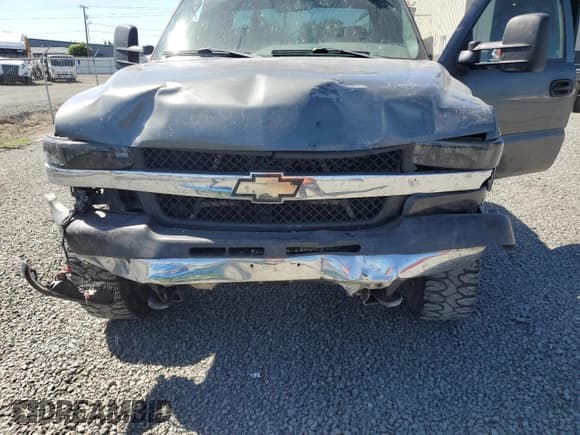 ✅ 2002 Chevrolet Silverado 2500HD LS • VIN: 1GCHK29U12E136559 • Lot: 59023365. Wystawiony na Copart z przebiegiem 274 974 mil. Bezpłatny archiwum sprzedaży aukcyjnych z USA i szczegółowy raport historii pojazdu na DreamBid. Zdjęcie 11.