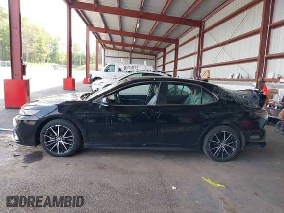 2022 Toyota Camry SE с VIN 4T1T11BK5NU060768, выставлен на аукционе IAAI как лот 42448912 с пробегом 26 074 миль миль и . История ставок и продаж доступна на DreamBid. Изображение 15.