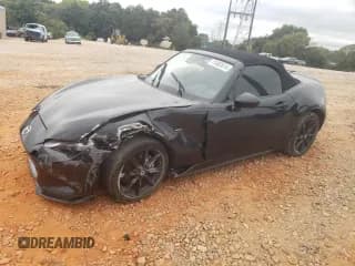 ✅ 2021 Mazda MX-5 Miata Club • VIN: JM1NDAC73M0456928 • Lot: 71482614. Wystawiony na Copart z przebiegiem 42 577 mil. Bezpłatny archiwum sprzedaży aukcyjnych z USA i szczegółowy raport historii pojazdu na DreamBid. Zdjęcie 1.