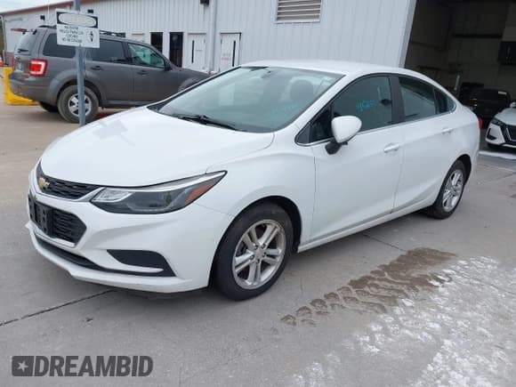 ✅ 2017 Chevrolet Cruze LT • VIN: 1G1BE5SM5H7189702 • Lot: 43065609. Listed on IAAI with 154,999 mi. Free auction sales archive from the USA and detailed vehicle history report at DreamBid. Image 2.