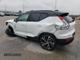 ✅ 2020 Volvo XC40 R-Design • VIN: YV4AC2HMXL2278179 • Lot: 71587022. Wystawiony na Copart z przebiegiem 31 953 mil. Bezpłatny archiwum sprzedaży aukcyjnych z USA i szczegółowy raport historii pojazdu na DreamBid. Zdjęcie 2.