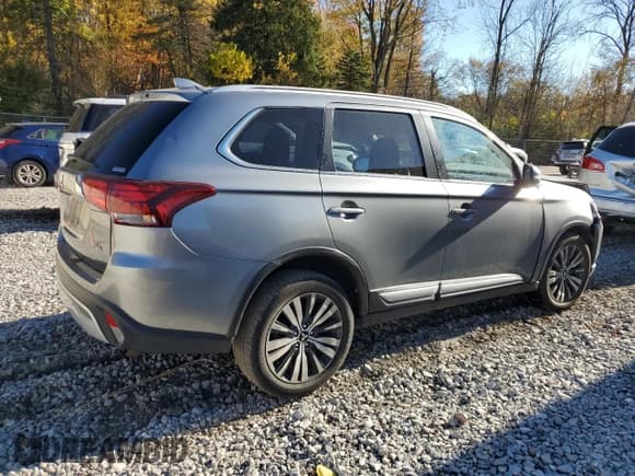 ✅ 2020 Mitsubishi Outlander ES • VIN: JA4AZ3A35LZ020582 • Lot: 82723505. Listed on Copart with Not provided. Free auction sales archive from the USA and detailed vehicle history report at DreamBid. Image 3.
