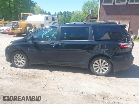 ✅ 2015 Toyota Sienna LE • VIN: 5TDJK3DC0FS125574 • Lot: 42356460. Wystawiony na IAAI z przebiegiem 102 543 mil. Bezpłatny archiwum sprzedaży aukcyjnych z USA i szczegółowy raport historii pojazdu na DreamBid. Zdjęcie 14.