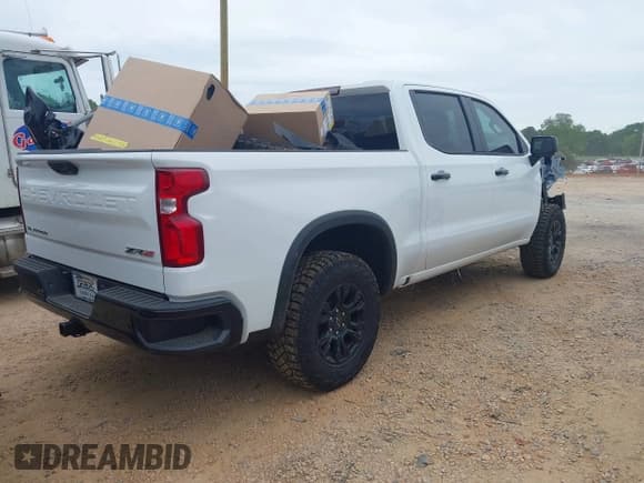 ✅ 2025 Chevrolet Silverado 1500 ZR2 • VIN: 3GCUKHEL1SG170864 • Лот: 42167688. Опубликован ранее на IAAI с пробегом 1 296 миль. Бесплатный доступ к архиву аукционных продаж из США и подробный отчёт об истории автомобиля на DreamBid. Изображение 4.