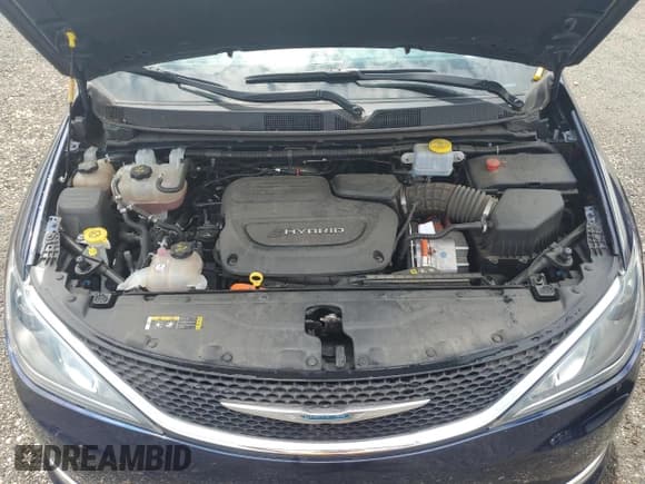 ✅ 2020 Chrysler Pacifica Hybrid Limited • VIN: 2C4RC1N71LR105540 • Lot: 62306315. Listed on Copart with 64,156 mi. Free auction sales archive from the USA and detailed vehicle history report at DreamBid. Image 12.