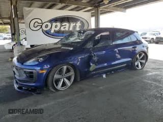 ✅ 2022 Porsche Macan GTS • VIN: WP1AF2A54NLB31557 • Лот: 85564325. Опубликован ранее на Copart с пробегом 23 897 миль. Бесплатный доступ к архиву аукционных продаж из США и подробный отчёт об истории автомобиля на DreamBid. Изображение 1.
