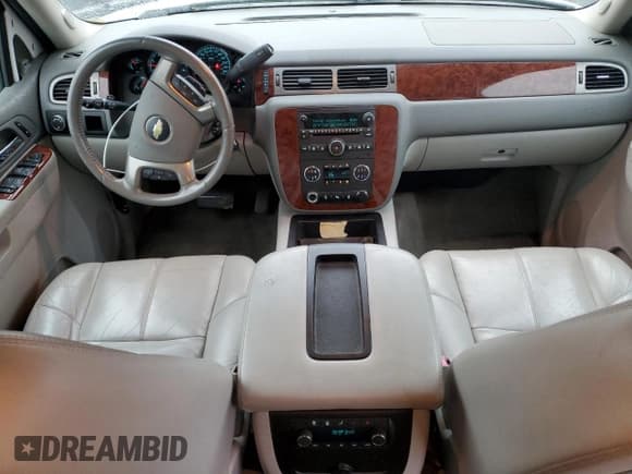 ✅ 2012 Chevrolet Suburban LT • VIN: 1GNSCJE08CR187736 • Lot: 80132604. Wystawiony na Copart z przebiegiem 179 578 mil. Bezpłatny archiwum sprzedaży aukcyjnych z USA i szczegółowy raport historii pojazdu na DreamBid. Zdjęcie 8.