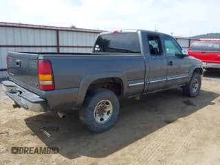 ✅ 2000 Chevrolet Silverado 2500 LS • VIN: 1GCGK29U7YE398008 • Lot: 42432596. Wystawiony na IAAI z przebiegiem 217 691 mil. Bezpłatny archiwum sprzedaży aukcyjnych z USA i szczegółowy raport historii pojazdu na DreamBid. Zdjęcie 4.