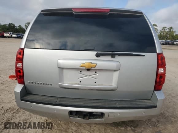 ✅ 2013 Chevrolet Suburban LT • VIN: 1GNSKJE75DR156736 • Lot: 79581474. Wystawiony na Copart z przebiegiem 77 578 mil. Bezpłatny archiwum sprzedaży aukcyjnych z USA i szczegółowy raport historii pojazdu na DreamBid. Zdjęcie 6.