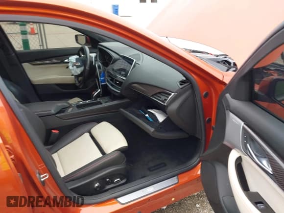 ✅ 2023 Cadillac CT5 Sport • VIN: 1G6DU5RK1P0106364 • Lot: 41710169. Wystawiony na IAAI z przebiegiem 37 700 mil. Bezpłatny archiwum sprzedaży aukcyjnych z USA i szczegółowy raport historii pojazdu na DreamBid. Zdjęcie 5.