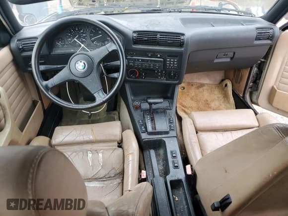 ✅ 1988 BMW 3 Series • VIN: WBABB2305J8860390 • Lot: 80549114. Wystawiony na Copart z przebiegiem 73 054 mil. Bezpłatny archiwum sprzedaży aukcyjnych z USA i szczegółowy raport historii pojazdu na DreamBid. Zdjęcie 8.