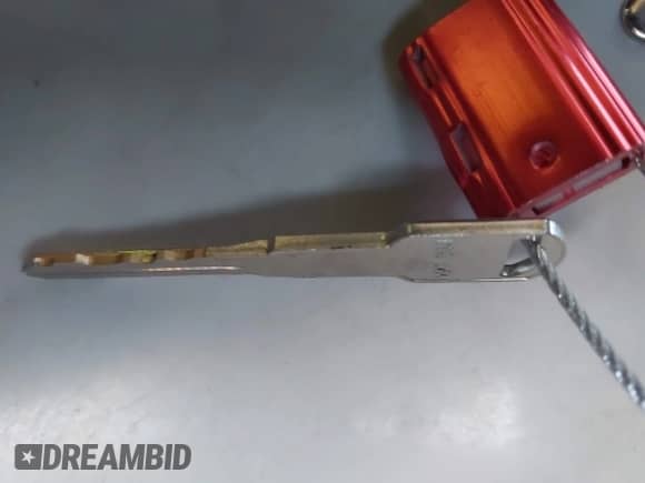 2003 Chevrolet Silverado 1500 LS z VIN 2GCEC19VX31177620, wystawiony jako IAAI lot #43336371 z przebiegiem 328 713 mil mil oraz . Historia ofert i sprzedaży dostępna na DreamBid. Obrazek 11.