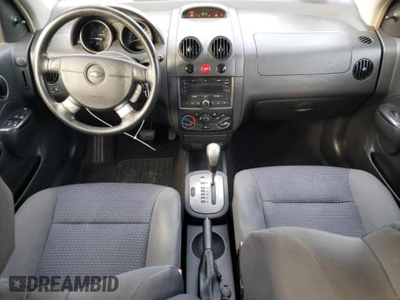 2007 Chevrolet Aveo LS z VIN KL1TD66637B749946, wystawiony jako Copart lot #83143564 z przebiegiem 74 030 mil mil oraz Szkoda całkowita • Salvage title. Historia ofert i sprzedaży dostępna na DreamBid. Obrazek 8.