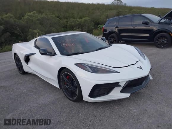 ✅ 2022 Chevrolet Corvette 2LT • VIN: 1G1YB2D44N5117170 • Lot: 40492202. Listed on IAAI with 7,015 mi. Free auction sales archive from the USA and detailed vehicle history report at DreamBid. Image 1.