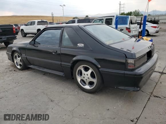 ✅ 1989 Ford Mustang • VIN: 1FABP41A9KF137799 • Lot: 69216465. Wystawiony na Copart z przebiegiem 92 419 mil. Bezpłatny archiwum sprzedaży aukcyjnych z USA i szczegółowy raport historii pojazdu na DreamBid. Zdjęcie 2.