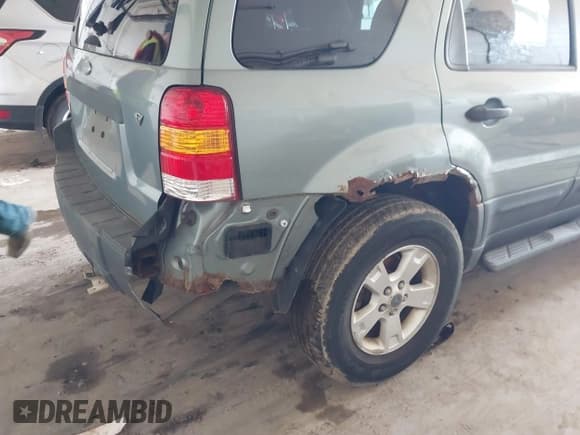 ✅ 2006 Ford Escape XLT • VIN: 1FMCU93166KB17679 • Lot: 42429717. Wystawiony na IAAI z przebiegiem 201 430 mil. Bezpłatny archiwum sprzedaży aukcyjnych z USA i szczegółowy raport historii pojazdu na DreamBid. Zdjęcie 6.