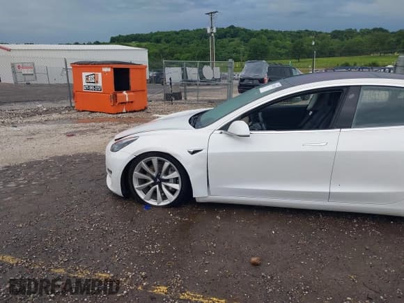 ✅ 2018 Tesla Model 3 Long Range Battery • VIN: 5YJ3E1EA2JF006519 • Лот: 42438263. Опубликован ранее на IAAI с пробегом 113 052 миль. Бесплатный доступ к архиву аукционных продаж из США и подробный отчёт об истории автомобиля на DreamBid. Изображение 6.