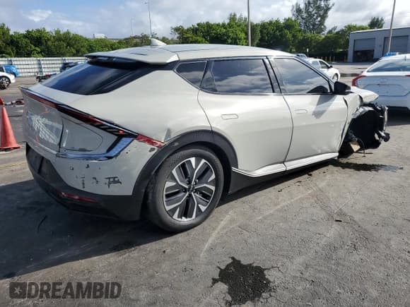 ✅ 2024 Kia EV6 Light Long Range • VIN: KNDC34LA9R5215232 • Lot: 81677535. Listed on Copart with 29,802 mi. Free auction sales archive from the USA and detailed vehicle history report at DreamBid. Image 3.