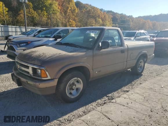 1996 Chevrolet S-10 с VIN 1GCCS1440TK187565, выставлен на аукционе Copart как лот 77079314 с пробегом 158 738 миль миль и Списание • Salvage title. История ставок и продаж доступна на DreamBid. Изображение 1.
