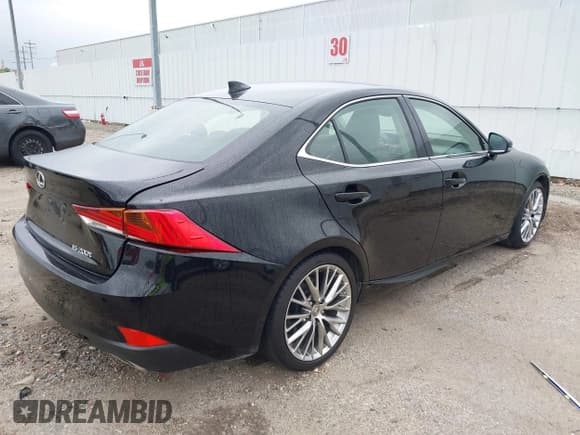 ✅ 2017 Lexus IS 200t • VIN: JTHBA1D25H5041230 • Lot: 42192018. Wystawiony na IAAI z przebiegiem 92 688 mil. Bezpłatny archiwum sprzedaży aukcyjnych z USA i szczegółowy raport historii pojazdu na DreamBid. Zdjęcie 4.