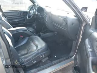 ✅ 2001 Chevrolet Blazer LT • VIN: 1GNDT13WX12195102 • Lot: 41382437. Wystawiony na IAAI z przebiegiem 163 921 mil. Bezpłatny archiwum sprzedaży aukcyjnych z USA i szczegółowy raport historii pojazdu na DreamBid. Zdjęcie 5.