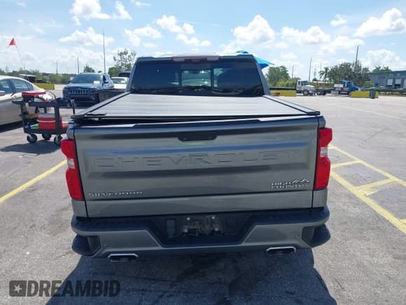 ✅ 2021 Chevrolet Silverado 1500 High Country • VIN: 3GCPWFED4MG144695 • Lot: 42880446. Wystawiony na IAAI z przebiegiem 14 271 mil. Bezpłatny archiwum sprzedaży aukcyjnych z USA i szczegółowy raport historii pojazdu na DreamBid. Zdjęcie 17.