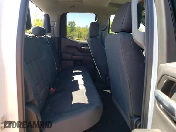 ✅ 2019 Chevrolet Silverado 1500 Custom • VIN: 1GCRYBEH5KZ384382 • Lot: 69638704. Wystawiony na Copart z przebiegiem 33 263 mil. Bezpłatny archiwum sprzedaży aukcyjnych z USA i szczegółowy raport historii pojazdu na DreamBid. Zdjęcie 10.