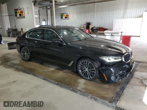 ✅ 2022 BMW 5 Series 530i xDrive • VIN: WBA13BJ0XNWX39450 • Лот: 70291355. Опубликован ранее на Copart с пробегом 50 084 миль. Бесплатный доступ к архиву аукционных продаж из США и подробный отчёт об истории автомобиля на DreamBid. Изображение 4.