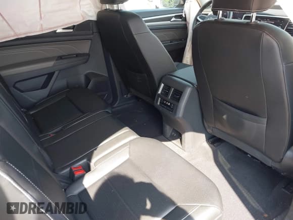 ✅ 2022 Volkswagen Atlas SE • VIN: 1V2HR2CA7NC526848 • Lot: 42566635. Listed on IAAI with 31,645 mi. Free auction sales archive from the USA and detailed vehicle history report at DreamBid. Image 8.