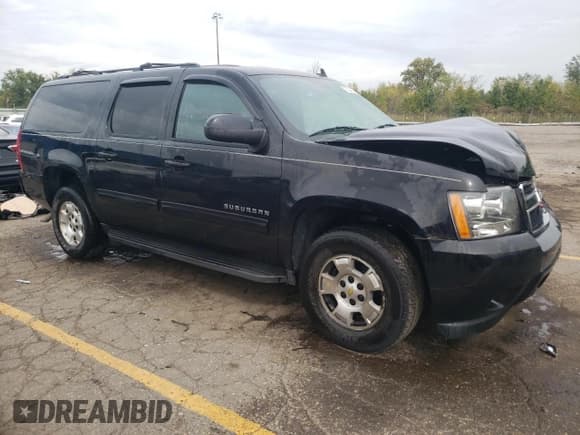 ✅ 2011 Chevrolet Suburban LS • VIN: 1GNSKHE33BR215592 • Lot: 73824354. Wystawiony na Copart z przebiegiem 230 778 mil. Bezpłatny archiwum sprzedaży aukcyjnych z USA i szczegółowy raport historii pojazdu na DreamBid. Zdjęcie 4.
