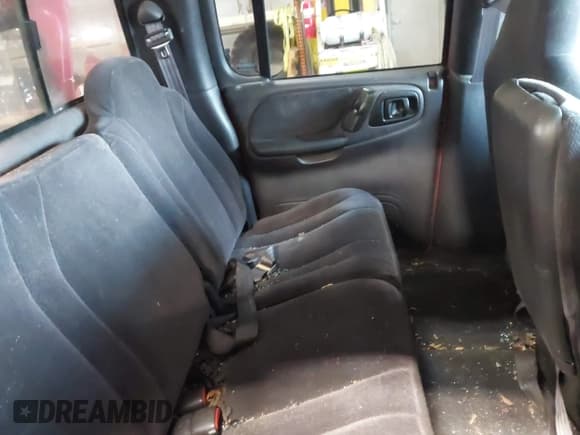 ✅ 2000 Dodge Dakota Sport • VIN: 1B7GG2AN5YS793828 • Lot: 41955863. Wystawiony na IAAI z przebiegiem 267 861 mil. Bezpłatny archiwum sprzedaży aukcyjnych z USA i szczegółowy raport historii pojazdu na DreamBid. Zdjęcie 8.