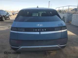 2022 Hyundai Ioniq 5 SE z VIN KM8KM4AE1NU073744, wystawiony jako Copart lot #71034244 z przebiegiem 9 957 mil mil oraz Szkoda całkowita • Salvage title. Historia ofert i sprzedaży dostępna na DreamBid. Obrazek 6.