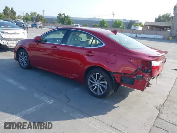 ✅ 2018 Lexus ES 300h • VIN: JTHBW1GG5J2193461 • Lot: 42370795. Listed on IAAI with 85,658 mi. Free auction sales archive from the USA and detailed vehicle history report at DreamBid. Image 3.