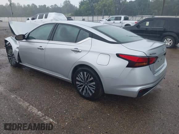 ✅ 2024 Nissan Altima SV • VIN: 1N4BL4DV2RN360275 • Lot: 42420138. Listed on IAAI with Not provided. Free auction sales archive from the USA and detailed vehicle history report at DreamBid. Image 3.