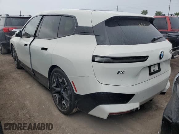 ✅ 2022 BMW iX xDrive50 • VIN: WB523CF0XNCK59055 • Lot: 74855624. Wystawiony na Copart z przebiegiem Nie podano. Bezpłatny archiwum sprzedaży aukcyjnych z USA i szczegółowy raport historii pojazdu na DreamBid. Zdjęcie 2.