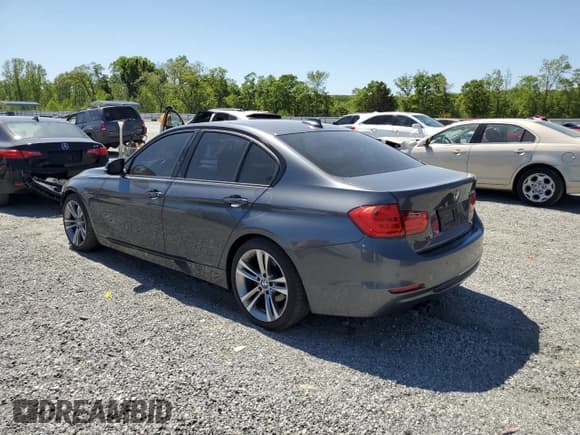 ✅ 2013 BMW 3 Series 328i • VIN: WBA3C1C5XDF435500 • Лот: 53266805. Опубликован ранее на Copart с пробегом 107 780 миль. Бесплатный доступ к архиву аукционных продаж из США и подробный отчёт об истории автомобиля на DreamBid. Изображение 2.