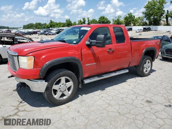✅ 2013 GMC Sierra 2500HD SLE • VIN: 1GT220CG5DZ202197 • Lot: 63397985. Wystawiony na Copart z przebiegiem 156 284 mil. Bezpłatny archiwum sprzedaży aukcyjnych z USA i szczegółowy raport historii pojazdu na DreamBid. Zdjęcie 1.