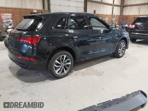 ✅ 2024 Audi Q5 S line Premium • VIN: WA1GAAFY0R2117670 • Лот: 43128605. Опубликован ранее на IAAI с пробегом 3 521 миль. Бесплатный доступ к архиву аукционных продаж из США и подробный отчёт об истории автомобиля на DreamBid. Изображение 4.