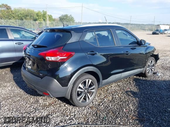 ✅ 2018 Nissan Kicks SV • VIN: 3N1CP5CU3JL537151 • Lot: 43298424. Listed on IAAI with 84,862 mi. Free auction sales archive from the USA and detailed vehicle history report at DreamBid. Image 4.