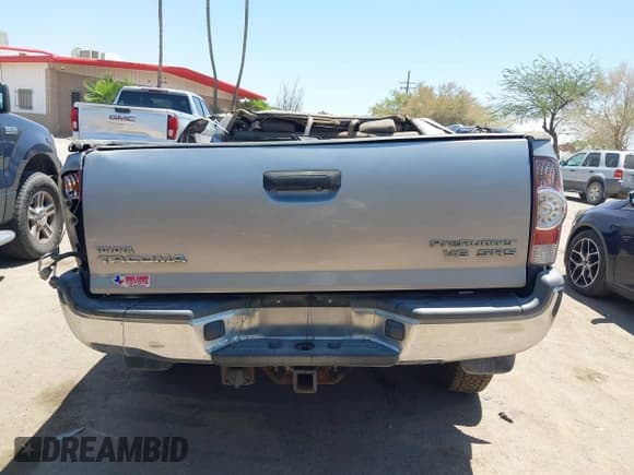 ✅ 2015 Toyota Tacoma PreRunner • VIN: 5TFKU4HNXFX005985 • Lot: 42583474. Listed on IAAI with 160,000 mi. Free auction sales archive from the USA and detailed vehicle history report at DreamBid. Image 16.