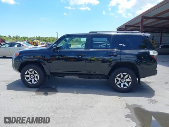 ✅ 2024 Toyota 4Runner TRD Off Road • VIN: JTERU5JR5R6290263 • Lot: 42261772. Listed on IAAI with 6,339 mi. Free auction sales archive from the USA and detailed vehicle history report at DreamBid. Image 15.