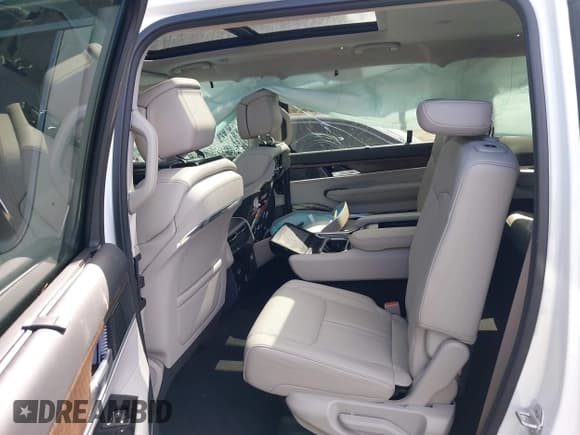 ✅ 2024 Jeep Grand Wagoneer • VIN: 1C4SJVEP7RS110764 • Lot: 41966305. Listed on IAAI with 13,771 mi. Free auction sales archive from the USA and detailed vehicle history report at DreamBid. Image 8.