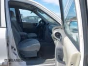 ✅ 2005 Hyundai Santa Fe GLS • VIN: KM8SC13DX5U910030 • Lot: 43011692. Listed on IAAI with 200,363 mi. Free auction sales archive from the USA and detailed vehicle history report at DreamBid. Image 5.