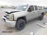 2017 Chevrolet Silverado 2500HD Work Truck z VIN 1GC2KUEG6HZ364639, wystawiony jako IAAI lot #40931157 z przebiegiem 231 343 mil mil oraz . Historia ofert i sprzedaży dostępna na DreamBid. Obrazek 17.
